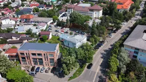 Monument Istoric Teatru langa Liceul Cuza - imagine 4