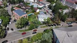 Monument Istoric Teatru langa Liceul Cuza - imagine 2