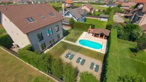 Pensiune cu piscină de vânzare în "Beverly Hills" , Sânmartin