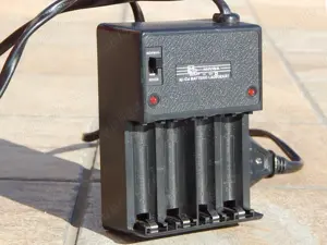 Incarcator adaptor baterii AA x4 Minwa MW 297 cu optiune quick charge  - imagine 2