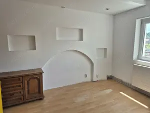 Închiriez 4 camere Govandar