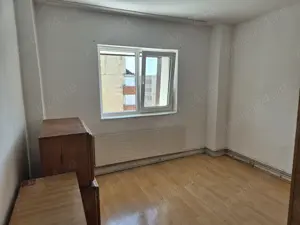 Închiriez 4 camere Govandar - imagine 3