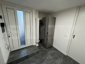 Apartament 2 camere, semidecomandat, curte 50mp Zona Casa Studentilor  - imagine 9