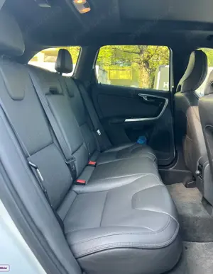 Volvo XC60 Inscription 2.4D5 4x4 - motor Volvo 5 cilindri - imagine 3