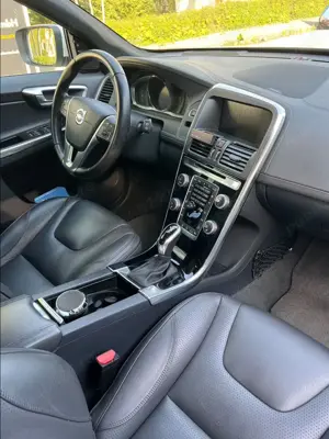 Volvo XC60 Inscription 2.4D5 4x4 - motor Volvo 5 cilindri - imagine 10