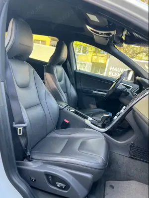 Volvo XC60 Inscription 2.4D5 4x4 - motor Volvo 5 cilindri - imagine 8