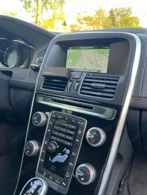 Volvo XC60 Inscription 2.4D5 4x4 - motor Volvo 5 cilindri - imagine 6