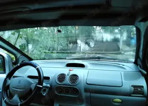 Vand- schimb Renault Twingo 1.2 benzina ( PROPRIETAR ) pret discutabil - imagine 4 Vand- schimb Renault Twingo 1.2 benzina ( PROPRIETAR ) pret discutabil - imagine 4