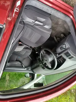 Volkswagen Touran 2011, motor 2.0, 340000km. - imagine 4