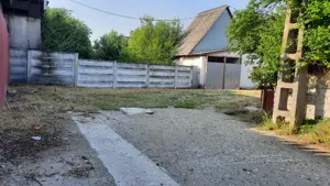 Clădire cu teren intravilan de vânzare