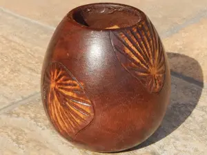 Suport lumanare african din lemn cioplit