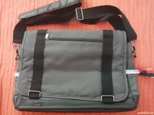 Vând geanta pentru laptop 