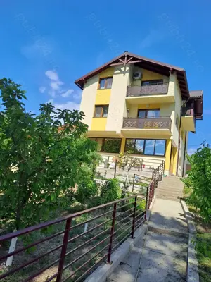 Vând casa  sau  schimb cu apartament situat în București - imagine 2