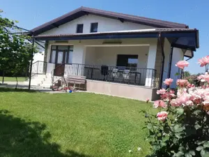 Casa de vanzare parter plus mansardă