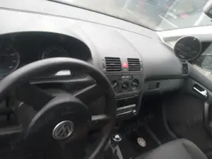 Vw Touran 1.6 benzina 102 cp motor clasic mpi