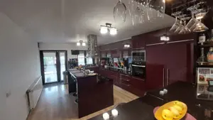  CASĂ DE VÂNZARE – Genul care îți face inima să bată - imagine 3