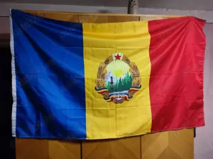 Steaguri tricolore, marime 150 cm x 90 cm (cu stema RPR si fara stema)