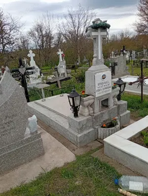 Vand cavou in cimitirul Eternitate,  municipiu  judet  Iasi,    - imagine 2