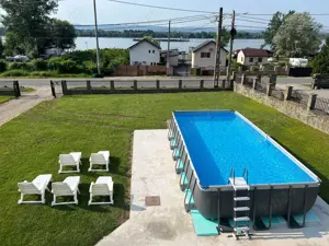 Camera matrimonială cu baie,  piscină ponton Divici