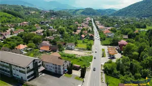 FILM!Punct de atractie:intravilan in vecinatatea Castelului Bran,utilitati,front stradal remarcabil