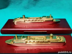 Vase de croaziera vintage italiene din alamă masivă 