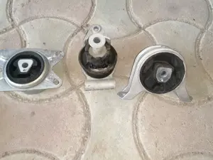 Vând scut motor, cârlig roata rezerva, telescoape haion etc. Opel 2003 - imagine 3