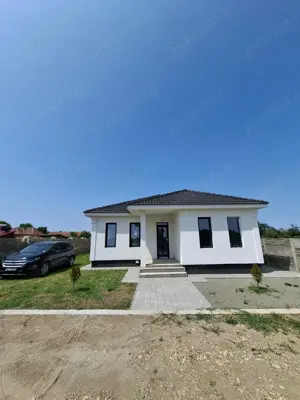 Vand casa la 12 km de ShoppingCity