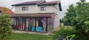 Săbăreni, casă 2011, P+M 4 camere + dependințe, curte 500 mp