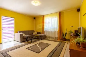 Proprietate versatilă cu casă, două hale și teren generos