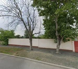 Vând teren intravilan cu bucatarie de vară din caramidă și anexe in municipiul Arad, cartier Gai