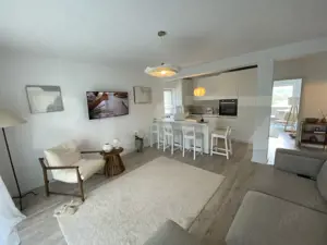 Apartament de vanzare, cu 3 camere, garaj si gradina, 105 mp, zona exterior est - imagine 3 Apartament de vanzare, cu 3 camere, garaj si gradina, 105 mp, zona exterior est - imagine 3