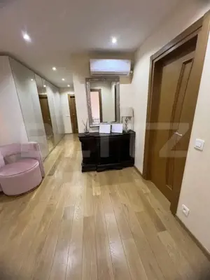 Apartament de vanzare, cu 3 camere, etaj intermediar, decomandat, zona Burdujeni