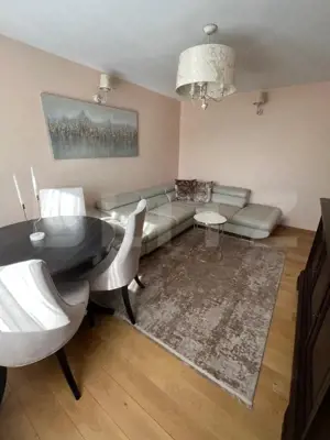 Apartament de vanzare, cu 3 camere, etaj intermediar, decomandat, zona Burdujeni