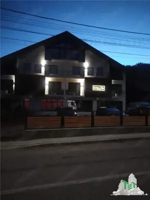 Pensiune premium de vanzare in Voronet – 1.610 mp utili, teren 1.021 mp, afacere turistica activa - imagine 2