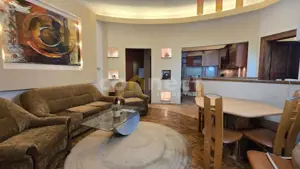 Apartament cu 3 camere și boxă la demisol, în zonă centrală I Sora