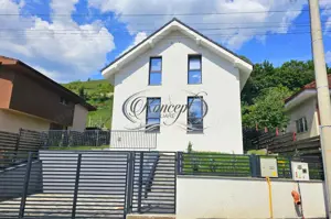 Casa cu terasa si curte mare, atmosfera rurala aproape de oras - imagine 2