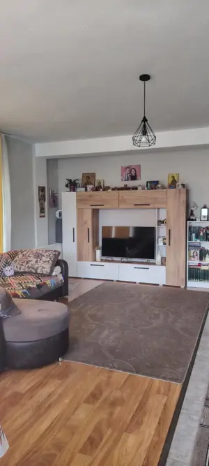 Vând apartament cu 2 camere,pe strada Stejarului,Florești!