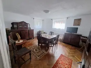 Apartament la casa,central,curte