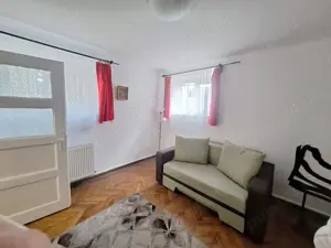 Apartament la casa,central,curte - imagine 2