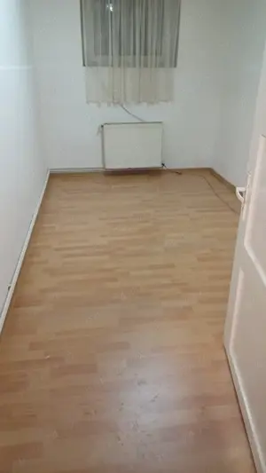 Apartament la casa,central,curte - imagine 4