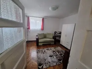 Apartament la casa,central,curte - imagine 5