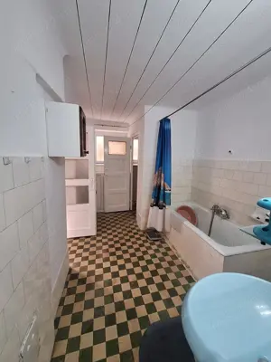Apartament la casa,central,curte - imagine 6
