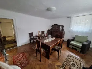 Apartament la casa,central,curte - imagine 8