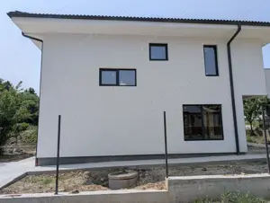 Casa individuala de vanzare,zona Roata Faget - imagine 2