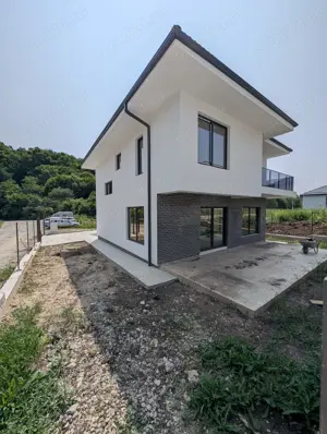 Casa individuala de vanzare,zona Roata Faget