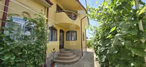 Gospodărie completă, ideală pentru familie, în zona Cârcea - Primărie