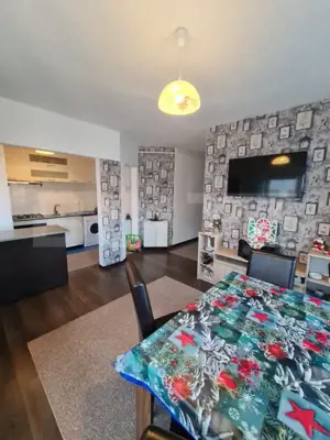 Apartament de vanzare, cu 3 camere, 65mp, parcare, zona Stejarului