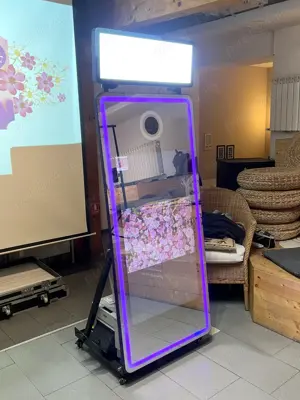 Cabina foto oglinda magica pentru evenimente