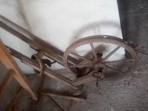 Vand roti de car si țesătoare vechi - imagine 2