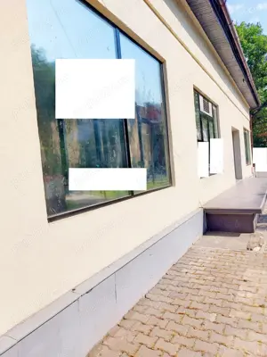 Semicentral spatiu comercial de 160 de mp.